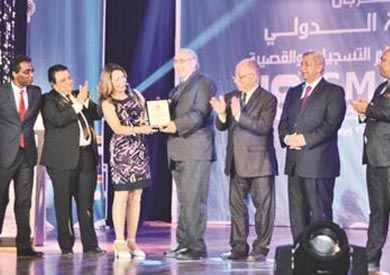 النمنم ينقل أمنيات الرئيس ويعد بإقامة المهرجان بانتظام